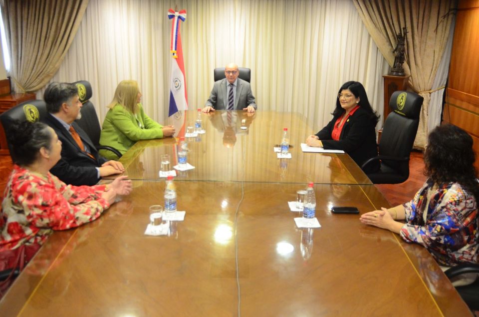 Imagen de El presidente, doctor César Diesel, y la vicepresidenta, doctora Carolina Llanes, se reunieron con representantes del Centro de Estudios Judiciales